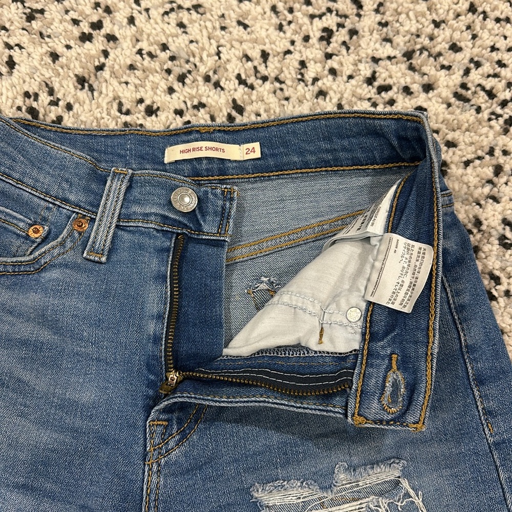 Levi's High Rise Shorts - Picture 4 of 7